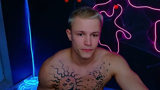 Snapshot of James__Noah chatting on 31, 10, 2025 James Noah online show from 31, 10, 2025