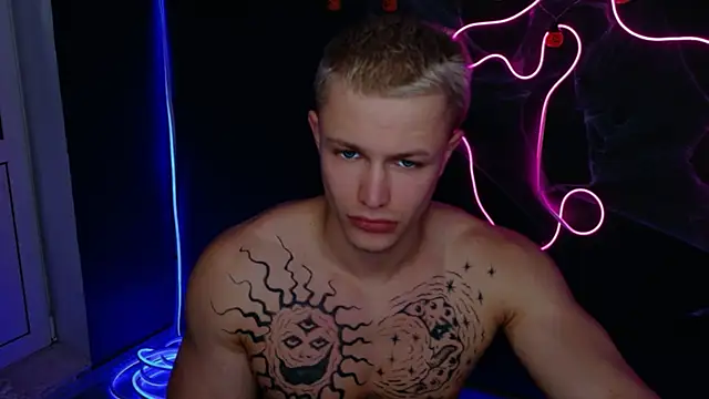 Snapshot of James__Noah chatting on 1, 11, 2025 James Noah online show from 1, 11, 2025