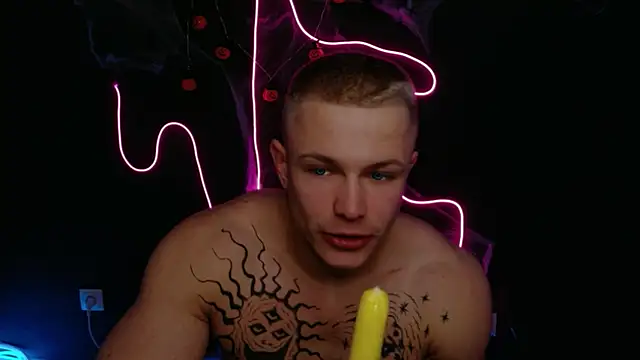 Snapshot of James__Noah chatting on 4, 11, 2025 James Noah online show from 4, 11, 2025