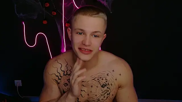 Snapshot of James__Noah chatting on 6, 11, 2025 James Noah online show from 6, 11, 2025