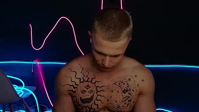 Snapshot of James__Noah chatting on 8, 11, 2025 James Noah online show from 8, 11, 2025