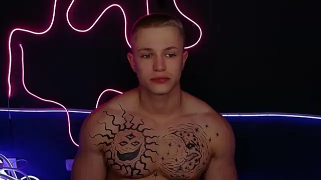 Snapshot of James__Noah chatting on 8, 11, 2025 James Noah online show from 8, 11, 2025