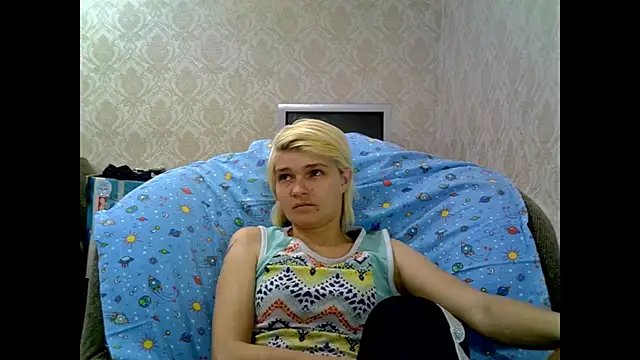 SaraSnow  online show from 3, 12, 2025