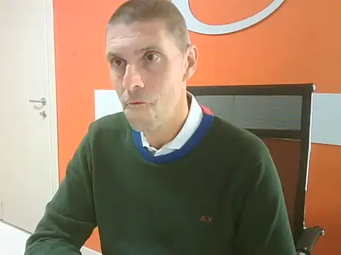 Snapshot of max79ve31 chatting on 10, 10, 2025 max79ve31 online show from 10, 10, 2025