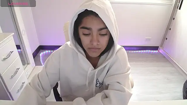 amarasilk  online show from 11, 4, 2026