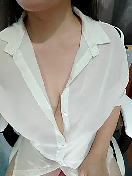 Snapshot of LadyMaiMai chatting on 5, 11, 2025 LadyMaiMai online show from 5, 11, 2025