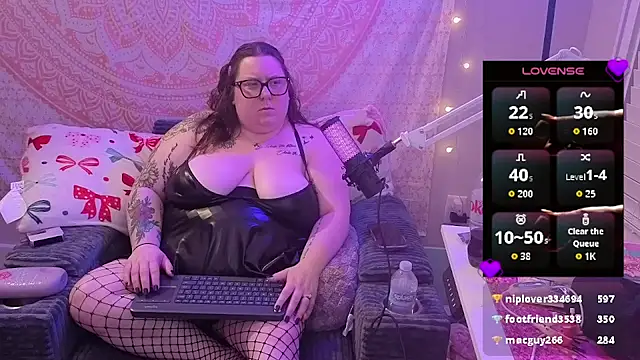 brookenicole3003 online show from 10, 5, 2026