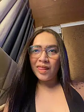 yourdevilsweettsx online show from 4, 11, 2025