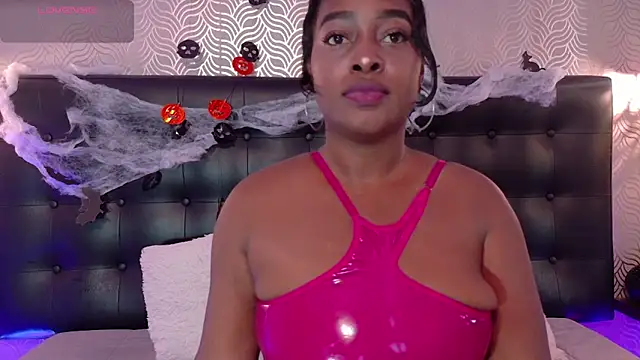 Snapshot of NaiaraMasson_ chatting on 18, 10, 2025 NaiaraMasson online show from 18, 10, 2025