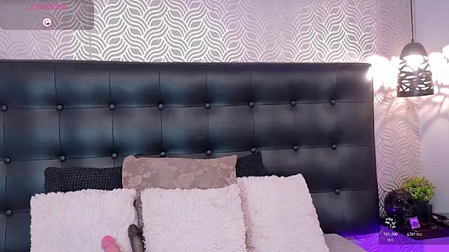 Snapshot of NaiaraMasson_ chatting on 5, 11, 2025 NaiaraMasson online show from 5, 11, 2025