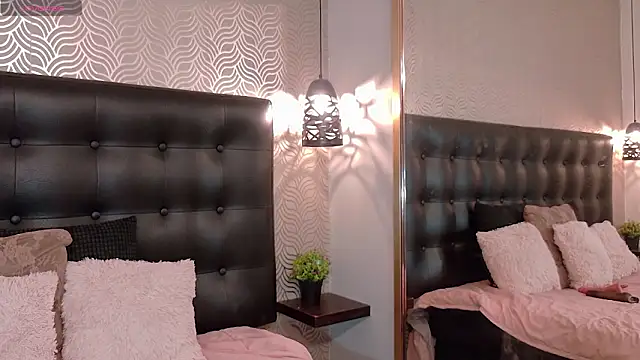 Snapshot of NaiaraMasson_ chatting on 23, 2, 2026 NaiaraMasson online show from 23, 2, 2026