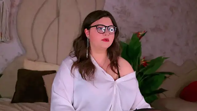 Snapshot of UR_BELLA chatting on 28, 9, 2025 UR BELLA online show from 28, 9, 2025