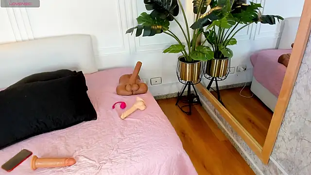 Dafne Hillss online show from 29, 4, 2026