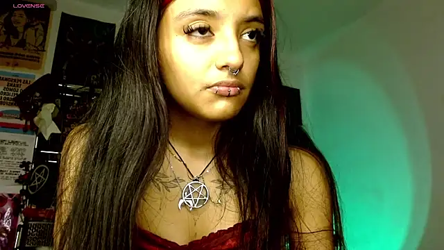 carolinerue online show from 30, 4, 2026