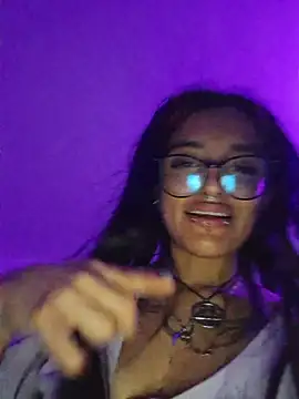 carolinerue online show from 8, 5, 2026