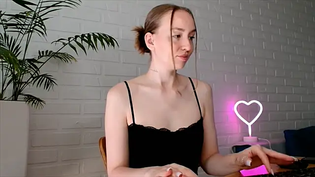 WhitePrincessLuna online show from 28, 6, 2026