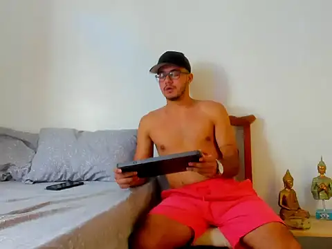 Snapshot of Dusan_greyy chatting on 26, 9, 2025 Dusan greyy online show from 26, 9, 2025