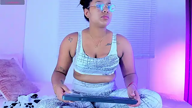 Kira Mason online show from 10, 9, 2025