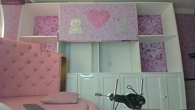 Teffy Cute  online show from 13, 10, 2025