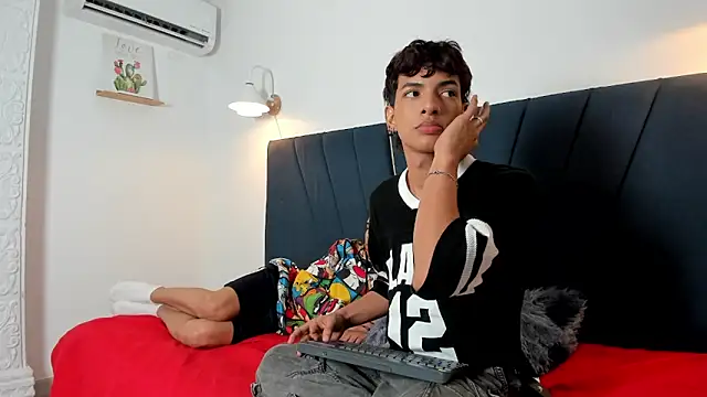 Snapshot of maicol_cum23 chatting on 17, 12, 2025 maicol cum23 online show from 17, 12, 2025