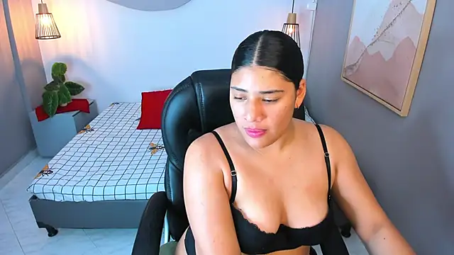 Mia hills  online show from 10, 9, 2025