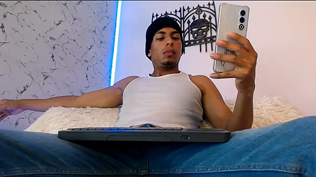 Snapshot of lorian_vikel chatting on 21, 10, 2025 lorian vikel online show from 21, 10, 2025