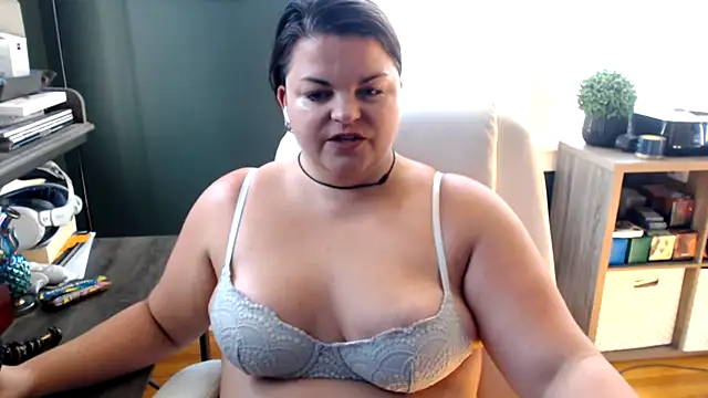 PlayWithBrittany online show from 28, 9, 2025