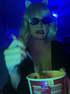 ElyzaJaymess online show from 10, 9, 2025