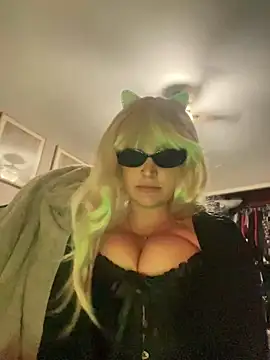 ElyzaJaymess online show from 11, 9, 2025