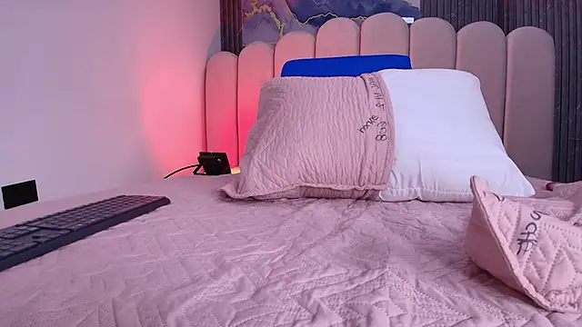 abbyrouss  online show from 2, 12, 2025