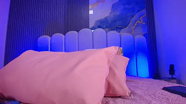 abbyrouss  online show from 4, 12, 2025