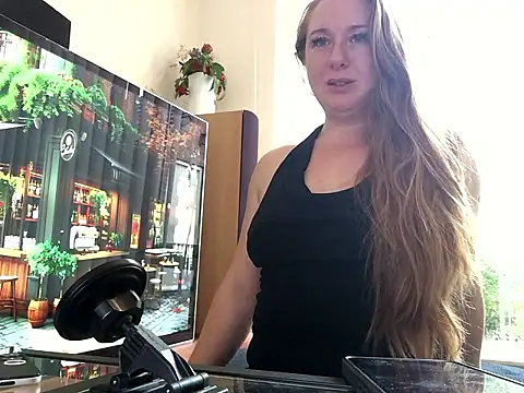 Snapshot of MazySunny chatting on 9, 10, 2025 MazySunny online show from 9, 10, 2025