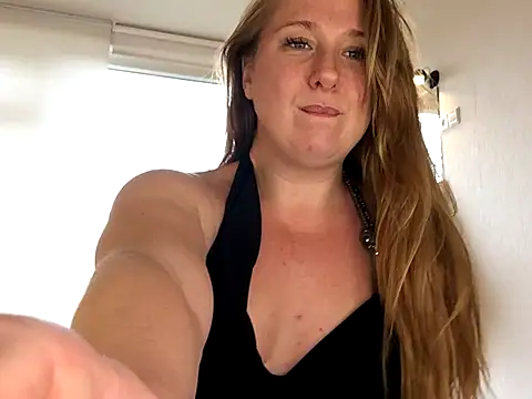 Snapshot of MazySunny chatting on 12, 10, 2025 MazySunny online show from 12, 10, 2025