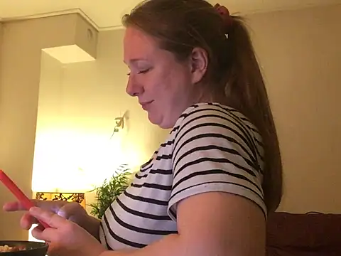 Snapshot of MazySunny chatting on 31, 10, 2025 MazySunny online show from 31, 10, 2025