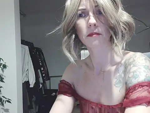 Snapshot of MadMadelin chatting on 22, 9, 2025 MadMadelin online show from 22, 9, 2025