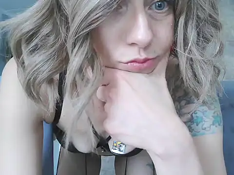 Snapshot of MadMadelin chatting on 22, 9, 2025 MadMadelin online show from 22, 9, 2025