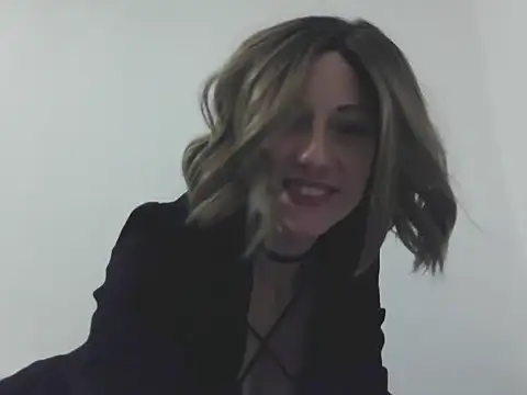 Snapshot of MadMadelin chatting on 6, 10, 2025 MadMadelin online show from 6, 10, 2025