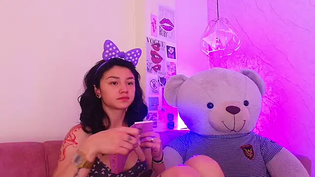 april bennett online show from 24, 10, 2025