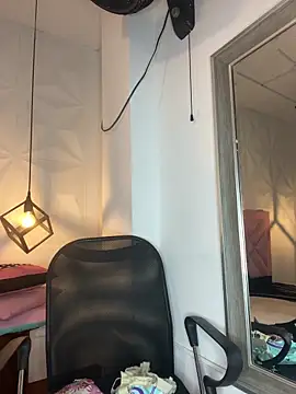 Caroline daring online show from 12, 5, 2026