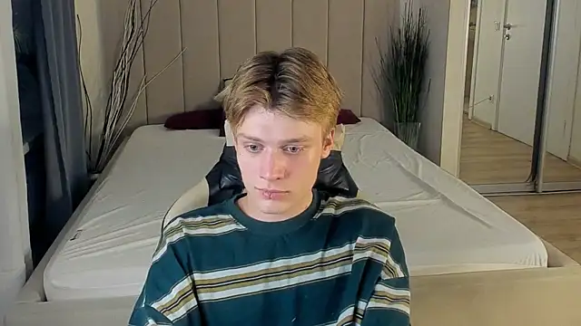 Snapshot of LouieEvans chatting on 29, 9, 2025 LouieEvans online show from 29, 9, 2025