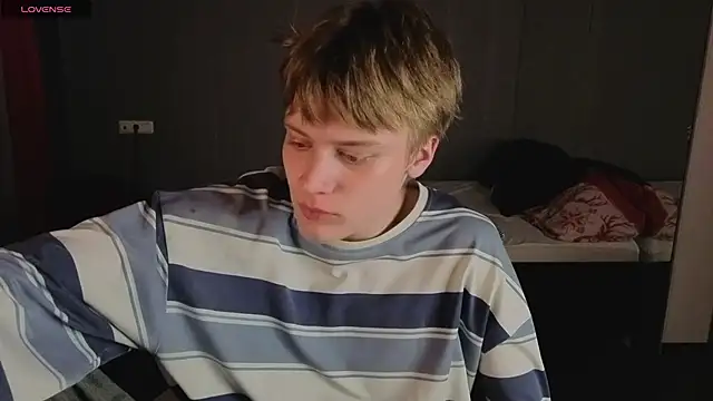 Snapshot of LouieEvans chatting on 9, 10, 2025 LouieEvans online show from 9, 10, 2025