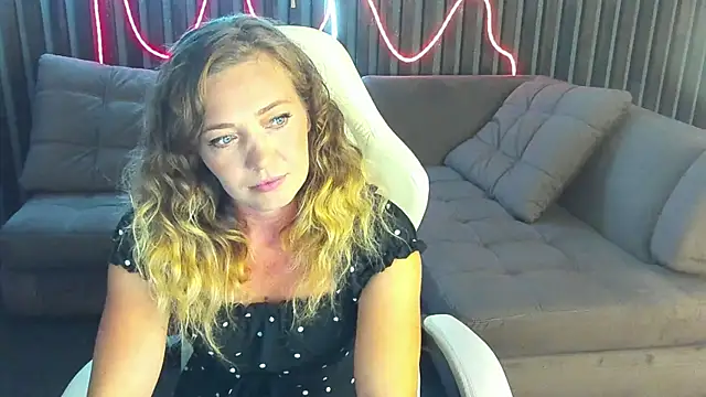 DaisyBlueEyes online show from 10, 9, 2025