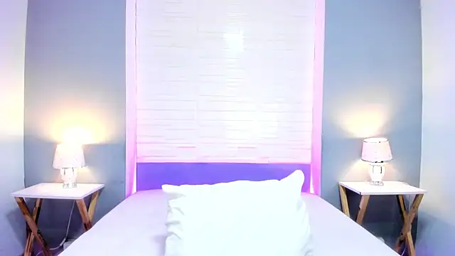 EverlyMooree online show from 15, 10, 2025