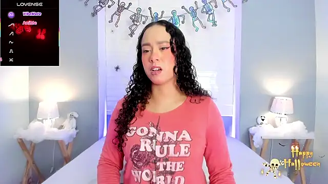 EverlyMooree online show from 29, 10, 2025