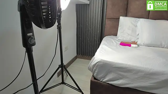 Snapshot of Sussy_Vixen chatting on 26, 9, 2025 Sussy Vixen online show from 26, 9, 2025