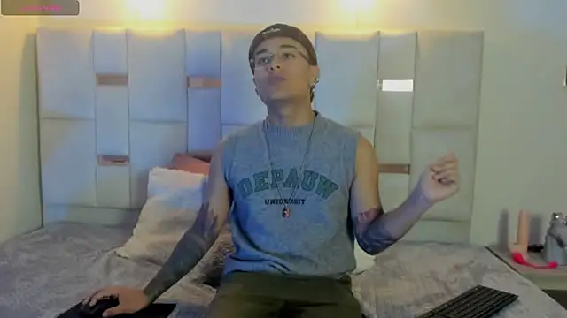 Snapshot of OliverMontiel chatting on 18, 9, 2025 OliverMontiel online show from 18, 9, 2025