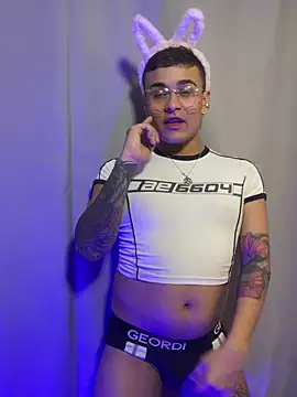 Snapshot of OliverMontiel chatting on 20, 10, 2025 OliverMontiel online show from 20, 10, 2025