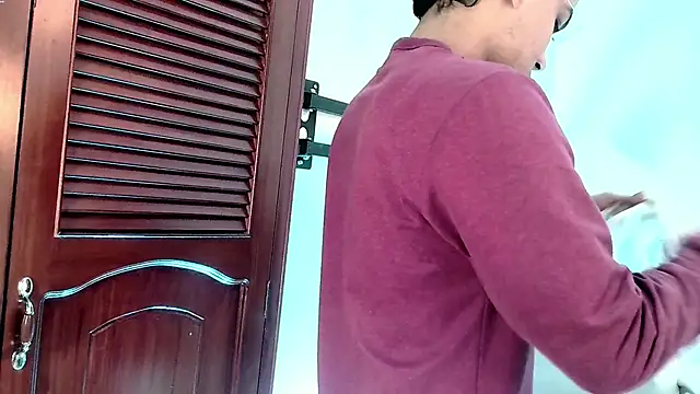 Snapshot of OliverMontiel chatting on 27, 10, 2025 OliverMontiel online show from 27, 10, 2025