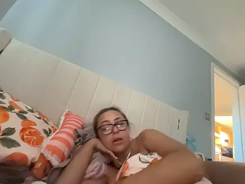 petitelucyXoxx online show from 28, 4, 2026