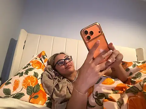 petitelucyXoxx online show from 30, 4, 2026